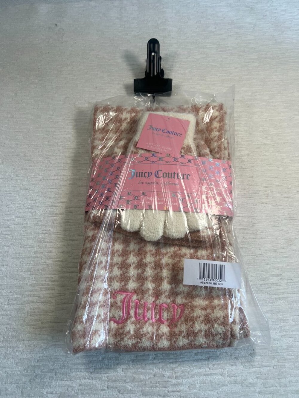 Juicy Couture Pink & White Houndstooth 3-Piece Knit Set NWT Scarf Beanie Gloves